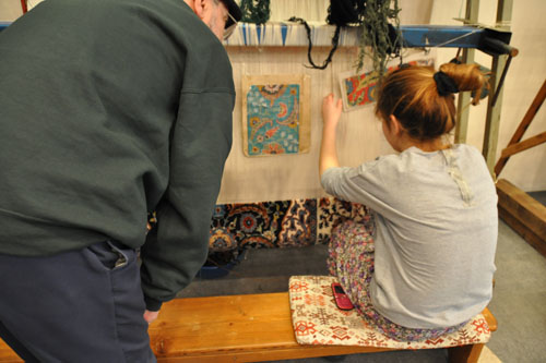 How the cartoons are used to guide the weaving